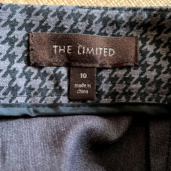 The Limited grey and black houndstooth pencil skirt. Timeless and classic - Picture 8 of 9